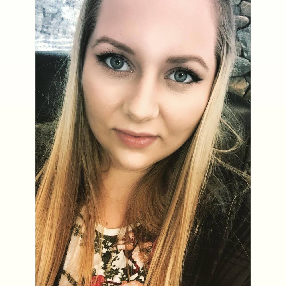 Meet your Posher, Caitlin